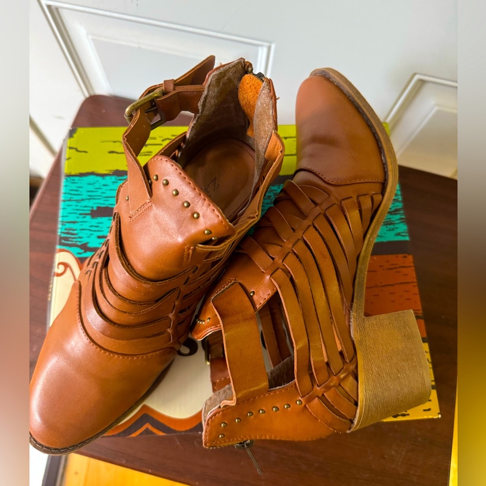 Pre-loved ankle booties